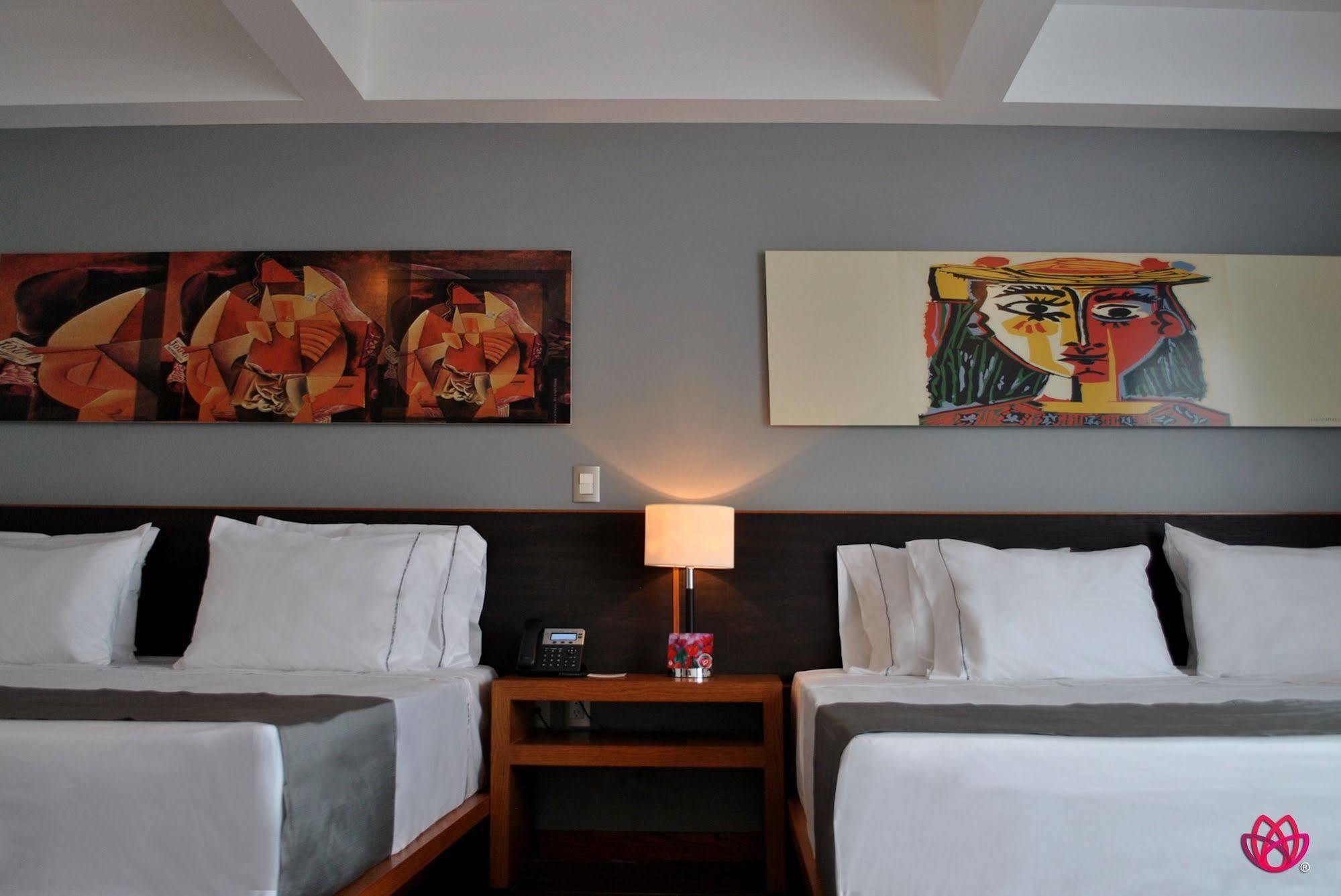 Hotel Y Tu Expo กัวดาลาฮารา ภายนอก รูปภาพ